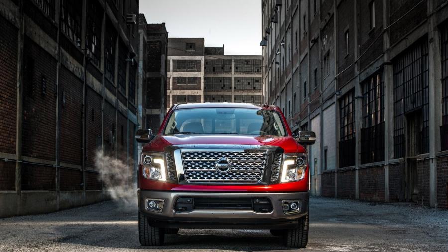  Nissan Titan Crew Cab XD Platinum Reserve 2015 года  (фото 2 из 33)